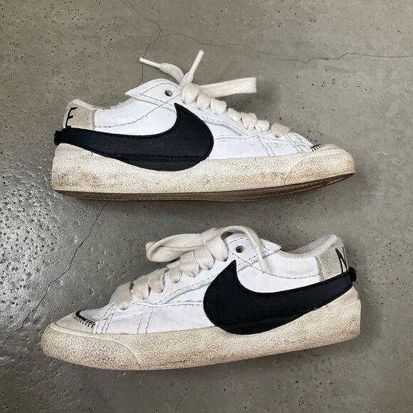 Nike Blazer Low ‘77 Jumbo Trainers - Picture 2 of 6